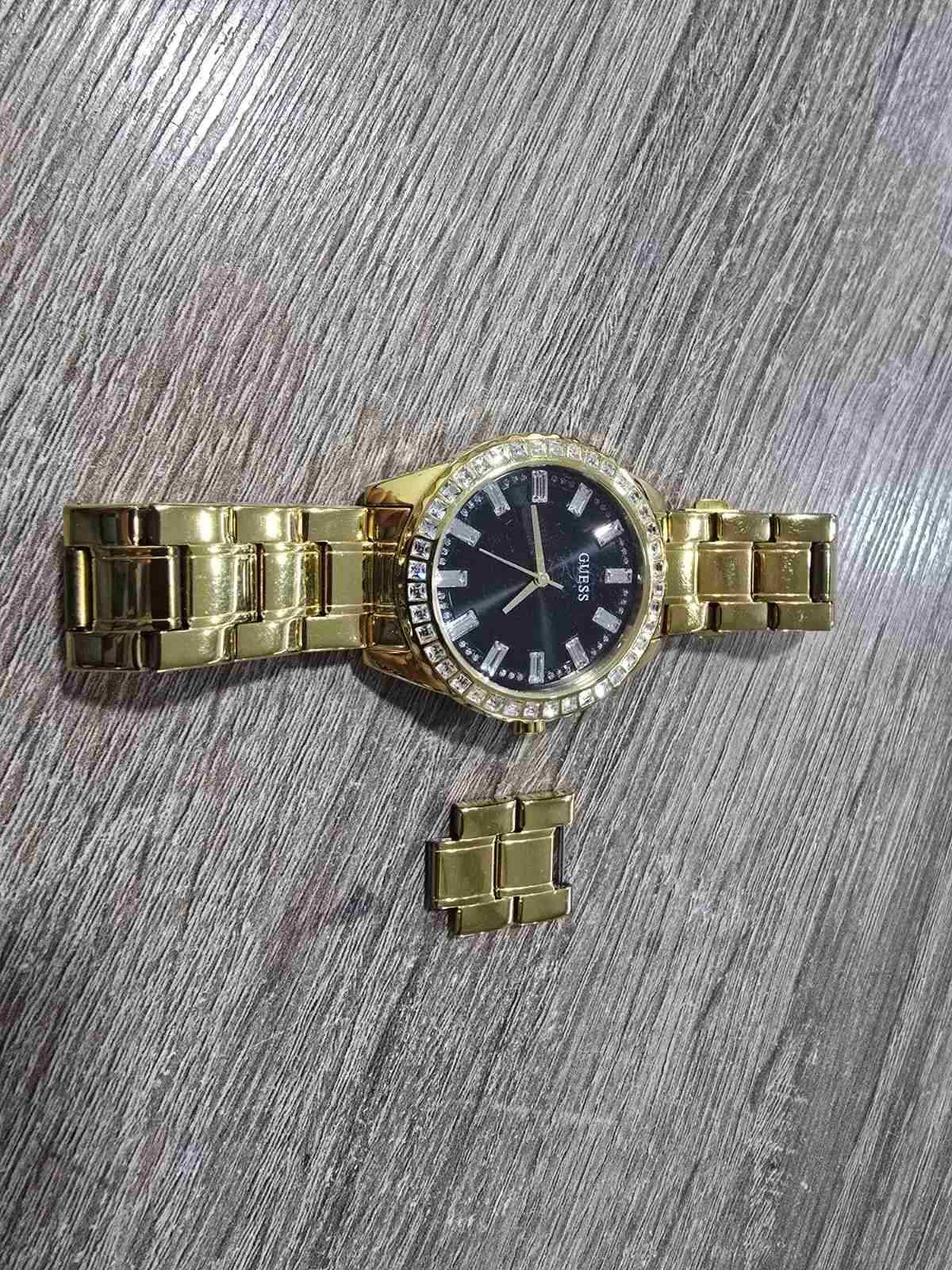 Часовник Guess GW0111L2