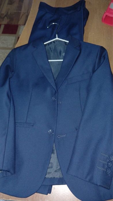 Продам костюм школьный