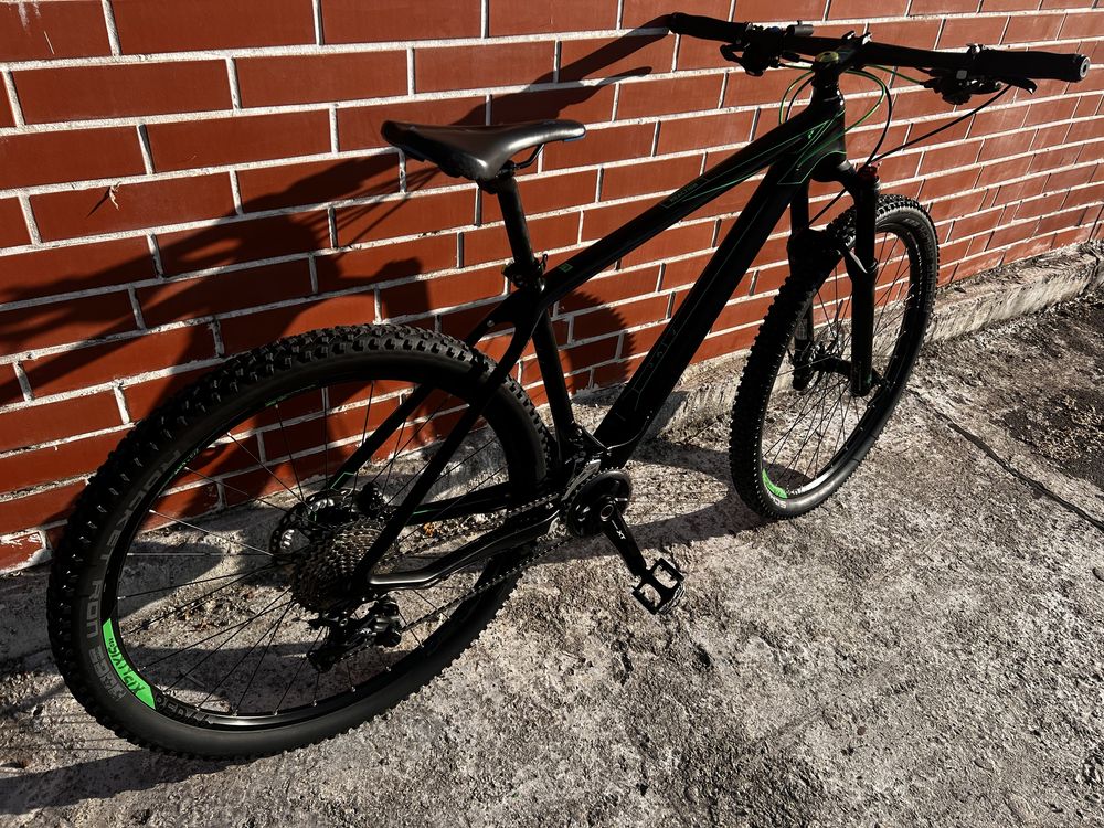 Vand bicicleta full carbon marca Cube