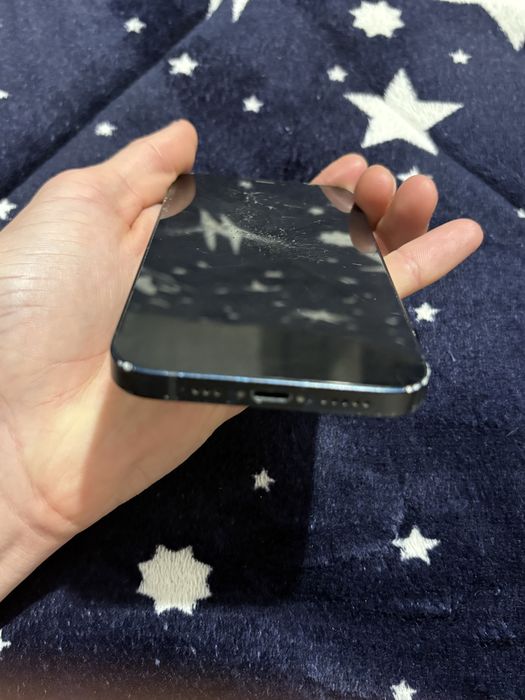 Vand iphone 12 simplu