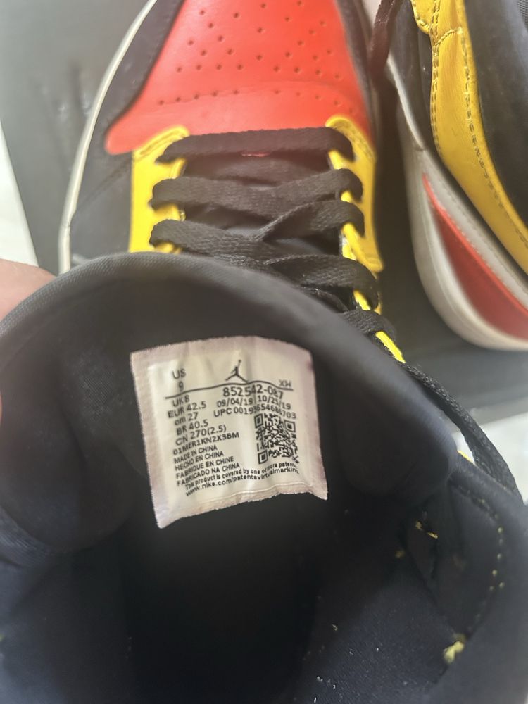 Продавам обувки air jordan 1 mid se!