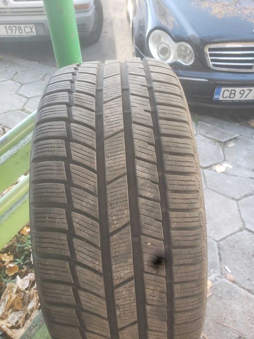 Зимни гуми  Toyo 245 45 17, 5-6 мм.