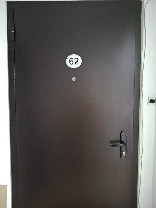 Продам входную дверь