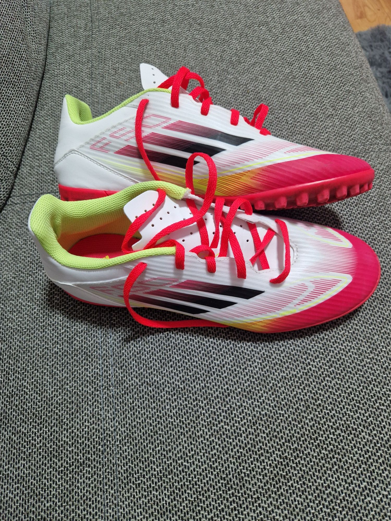 Vand papuci fotbal sintetic Adidas F50