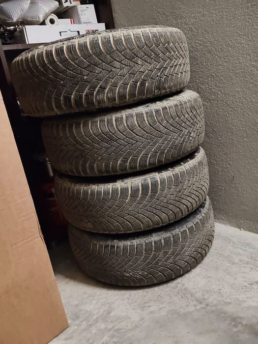 Vând 4 roți cu tot cu anvelope