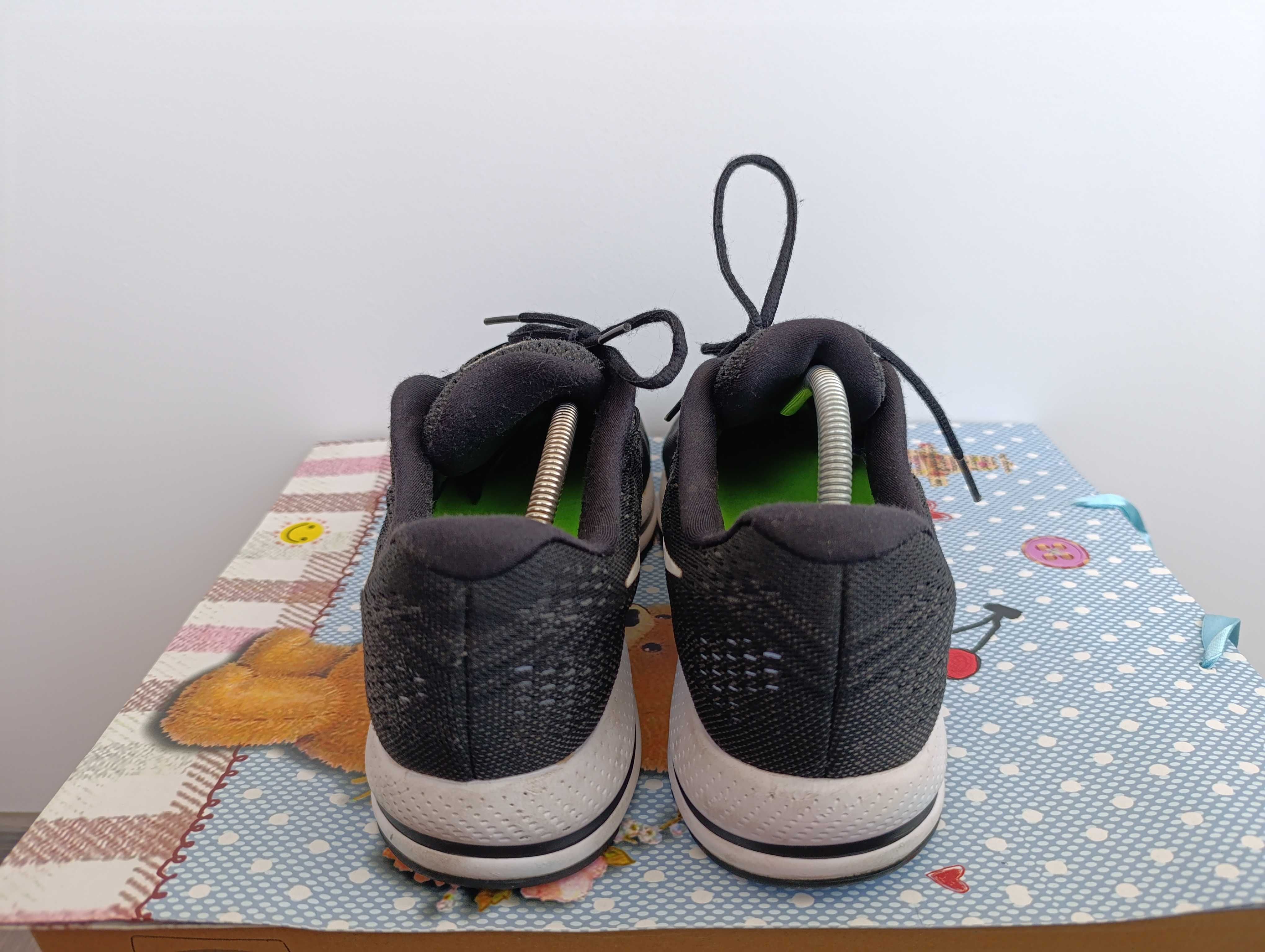 ''Nike Air Zoom Vomero 12''оригинални маратонки 44.5 номер