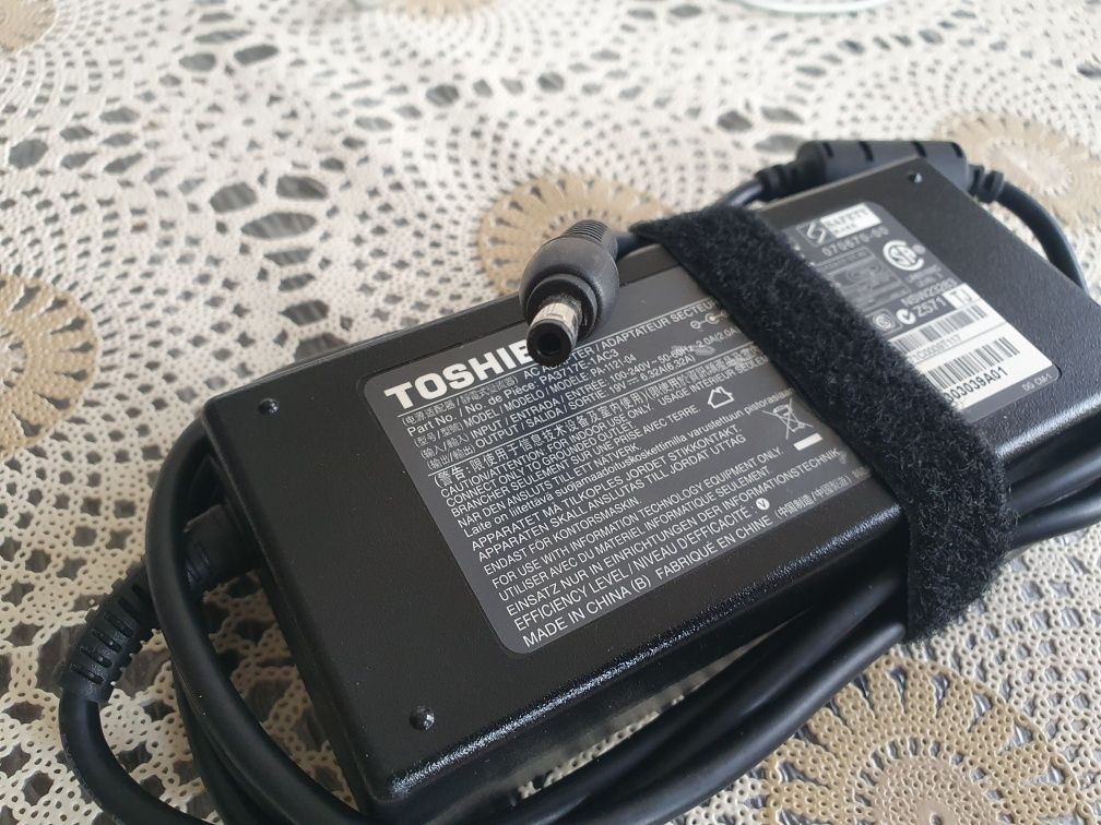 Оригинално зарядно Toshiba 19v 6,32A 120W