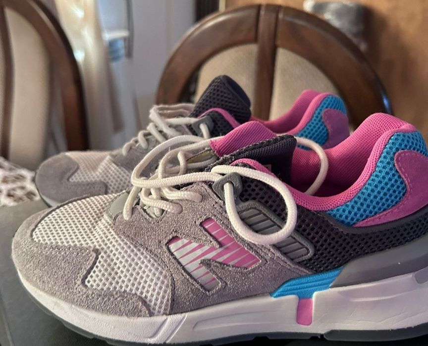 Sneaker New Balance  - marimea 33 în stare  f buna