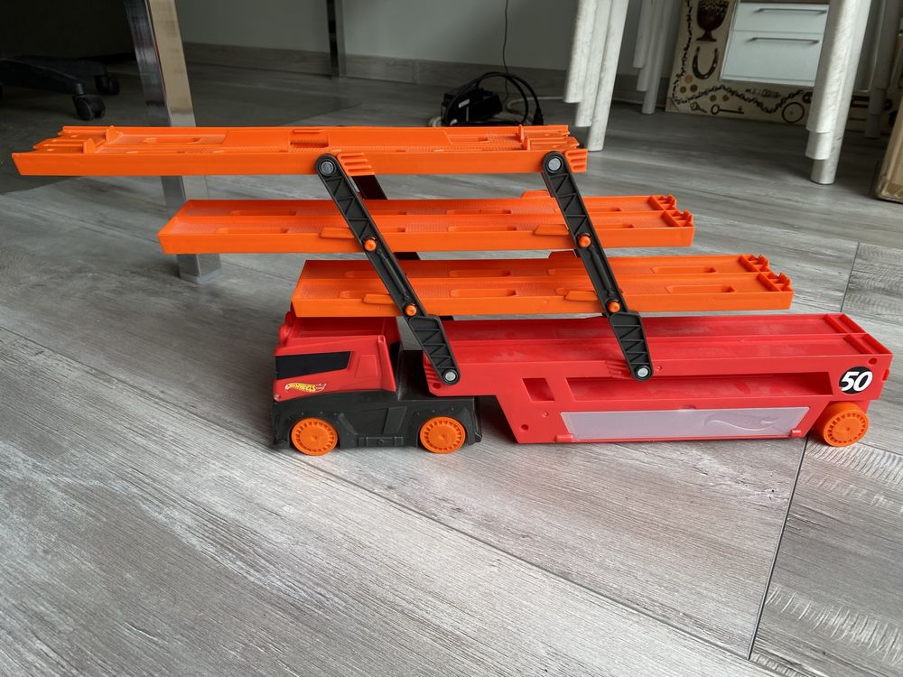 Писта, гараж, паркинг Hot Wheels, Fisher Price, Burago
