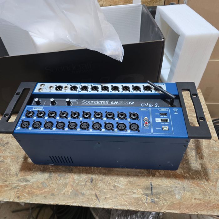 Mixer soundcraft UI24R