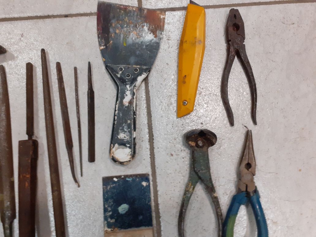 Лот стари инструменти,клещи,ножица,пила,отверка,шпакла,чук,