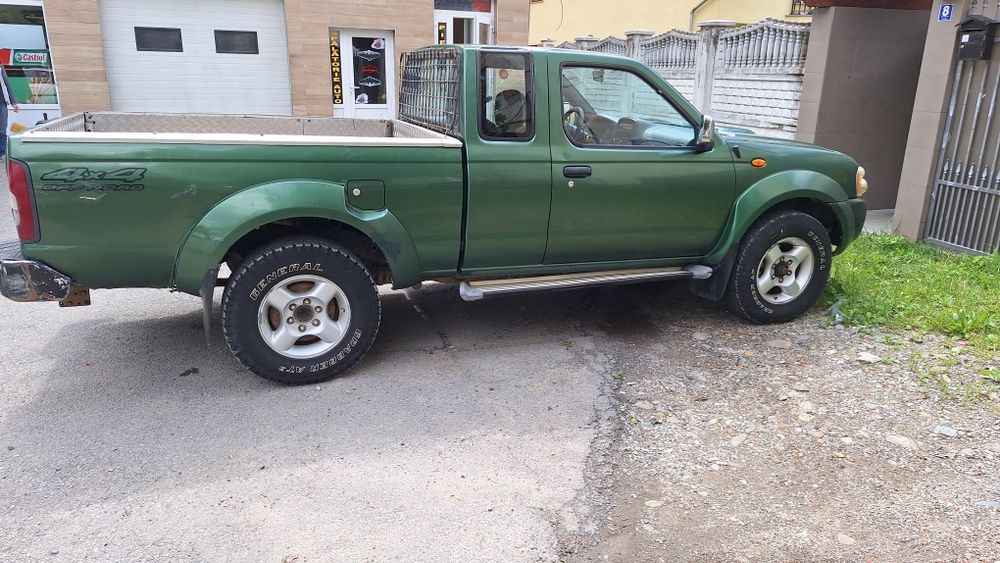 D22 2.5 diesel 4x4 cu reductor