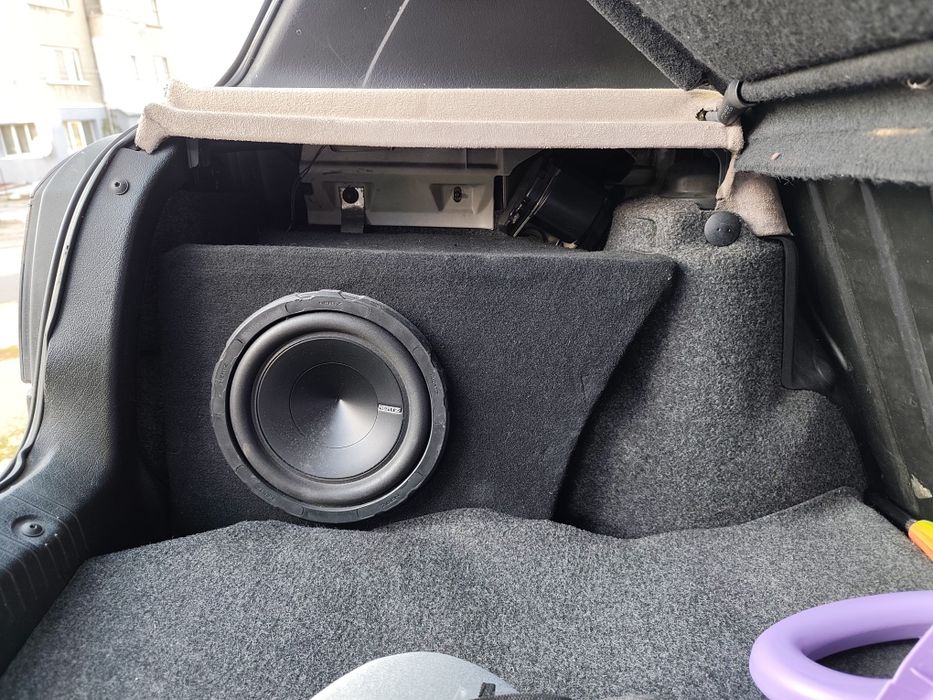 Бас бокс за Голф 3 + subwoofer 8" Hertz ES 200.5
