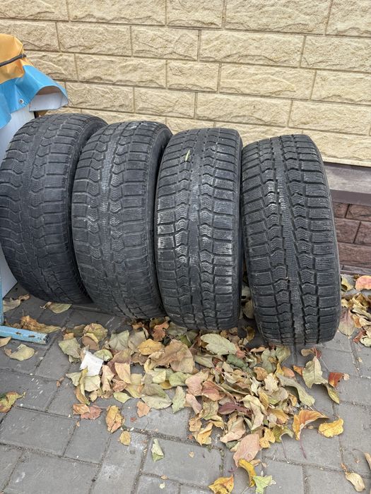 Продам шины 215/55/17 для камри