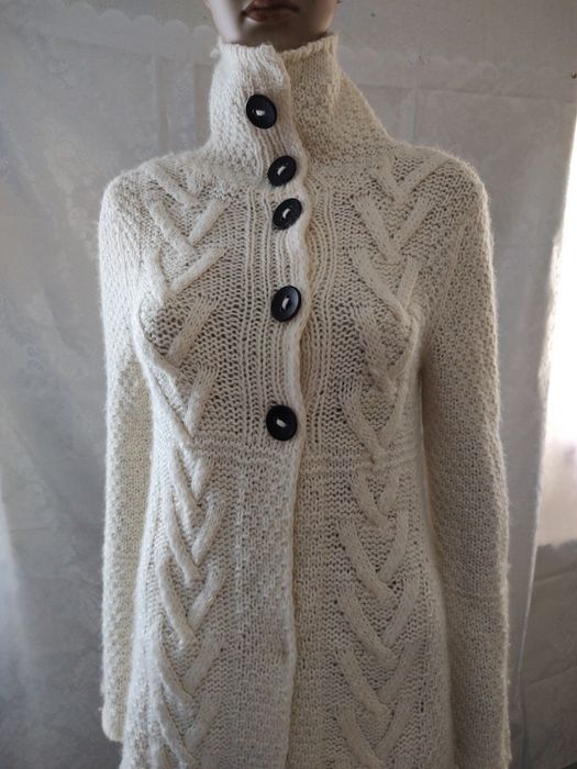 CARDIGAN lucrat manual din lanita naturala.
