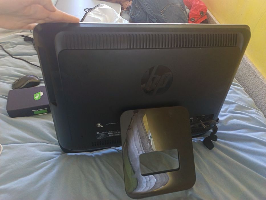 Calculator HP Desktop AMD E1‑1200 + 6 GB RAM + Monitor 19″ + Tastatura