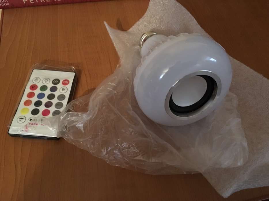 Bec cu led,bluetooth si telecomanda