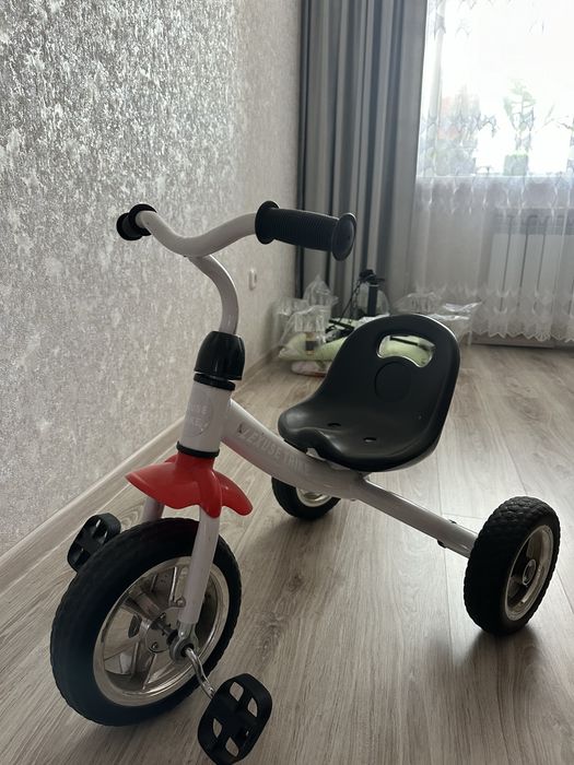 Продам детский 3х колесный велосипед в отличном состояние
