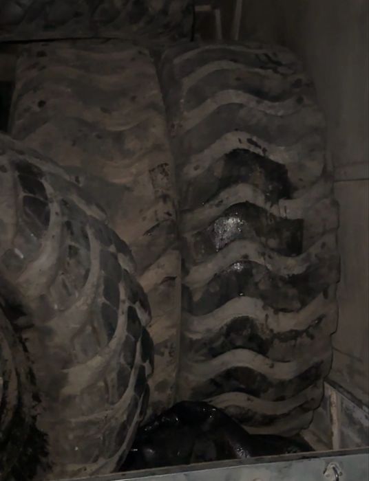 Шины на погрузчик 2 куб 17.5-25 состояние хорошее без проколов порезов