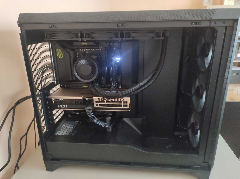 Геймърски Компютър от висок клас AMD AM5 + QD-OLED монитор