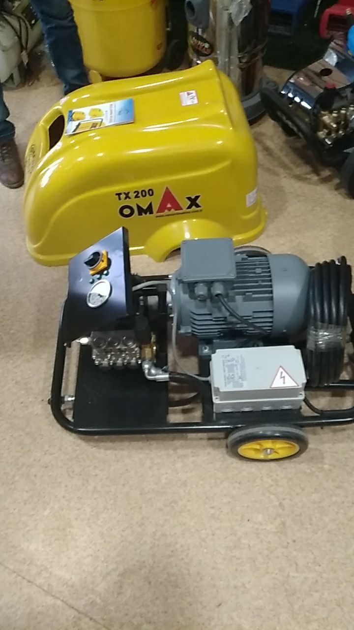 Karcher Omax 
Tуретские 
Для Мойки.