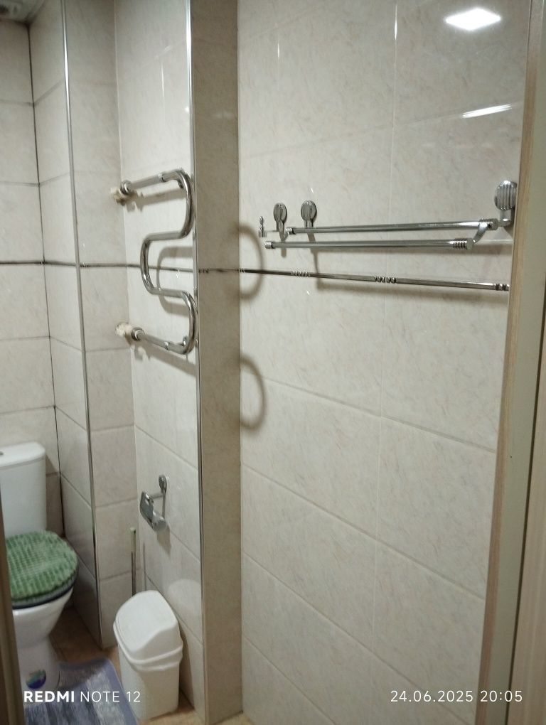 Продаётся своя  1 ком.переделаннаяи в 2х квартира в центре Ташкента.