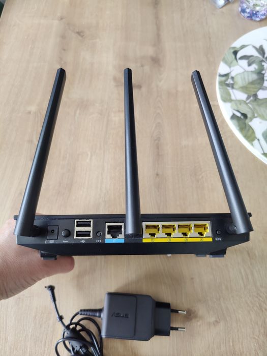 Router Asus RT-N66U N900 Gigabit 3 antene, 1 WAN + 4 LAN, 2 USB 2.0