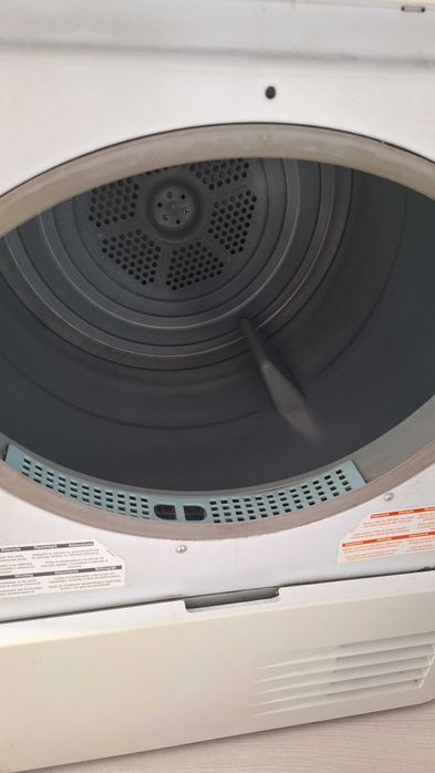 Продавам сушилня Ariston в гаранция