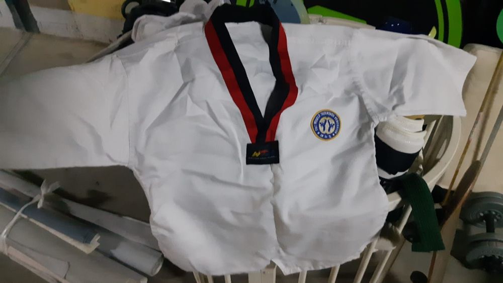 Продам набор костюм для таеквандо