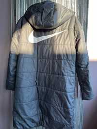 Дълго яке на Nike