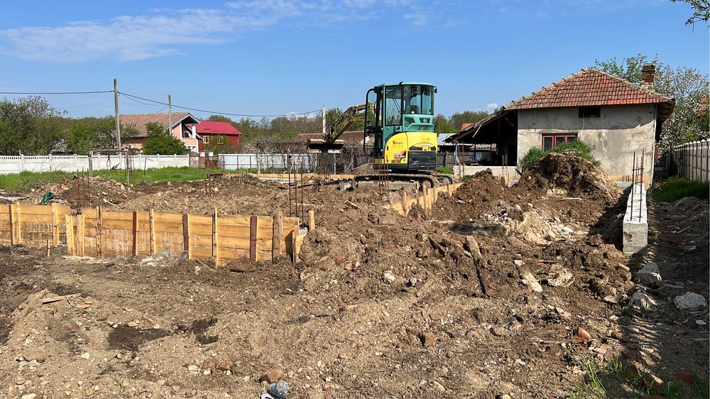 Inchiriez miniexcavator, excavator