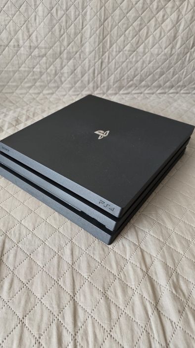 Ps4 pro, 1TB+ 5 jocuri