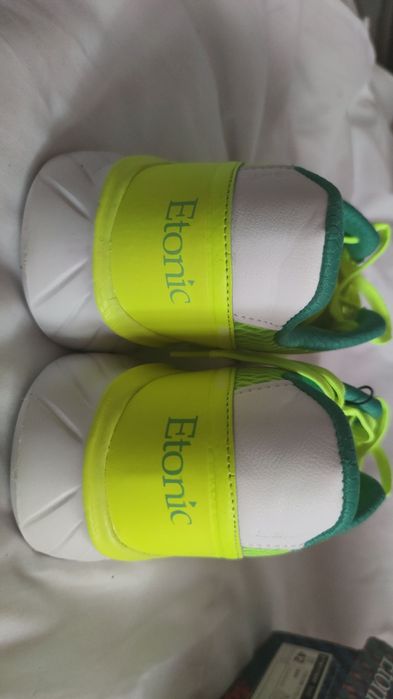 Adidasi etonic noi nouti