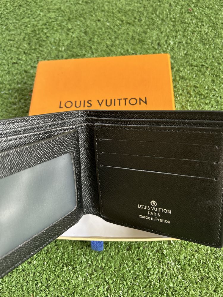 Портфйел Louis Vuitton