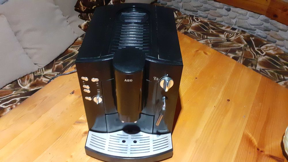 Продавам кафе автомат AEG