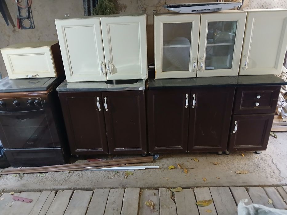 Кухней гарнитура