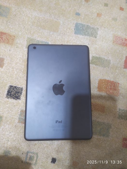 Продам iPad работает
