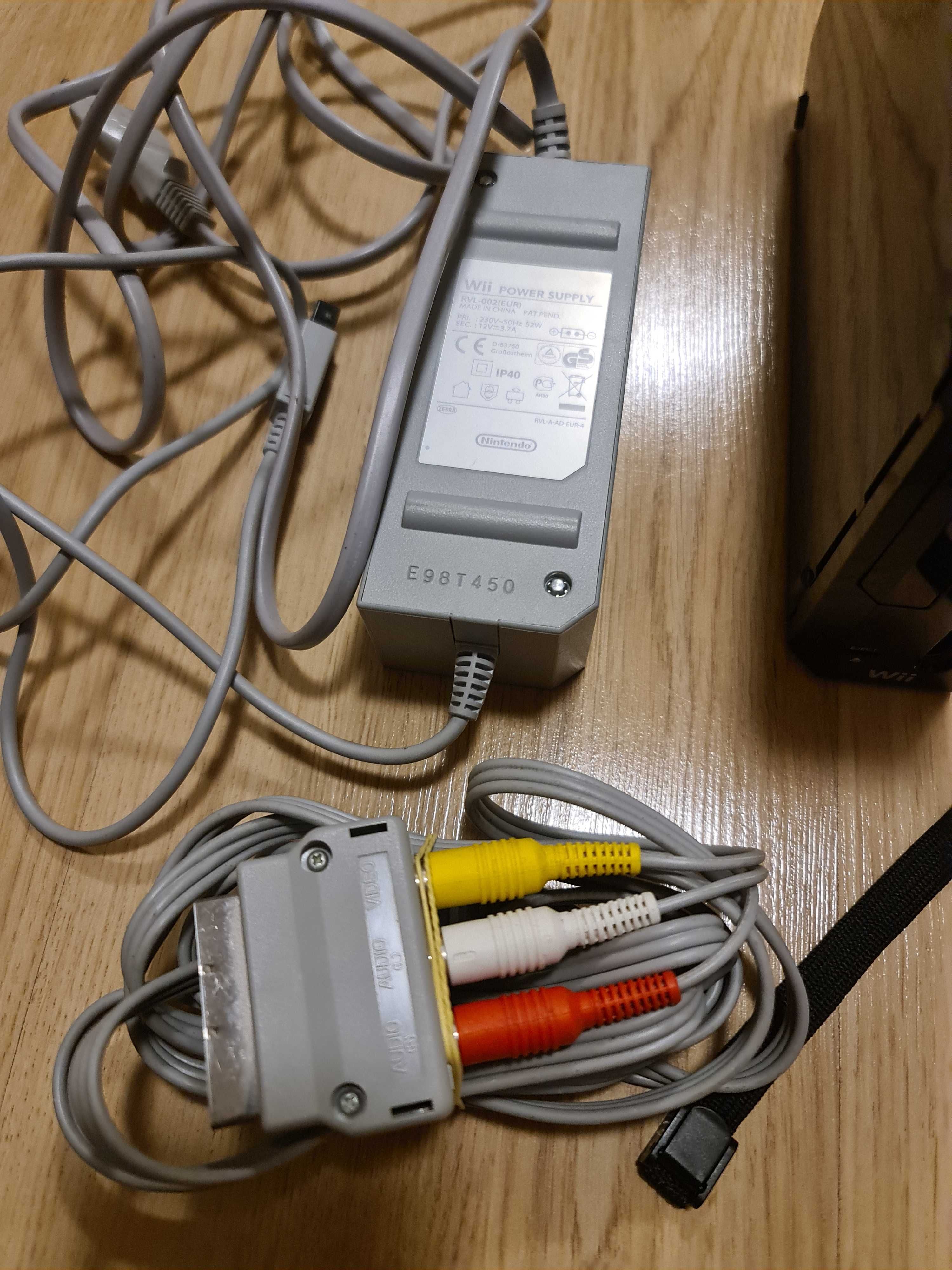 Пълен комплект Nintendo Wii конзола + 21 игри