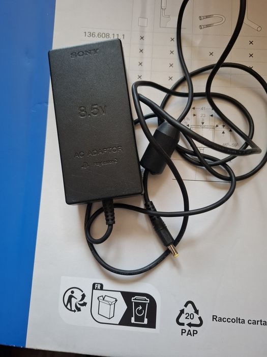 Vând alimentator playstation 2