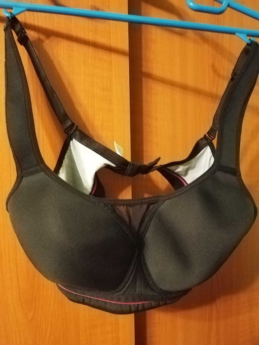 Sutien/bustieră sport cu bretele late de la Crane. Marimea: 80C. Negru