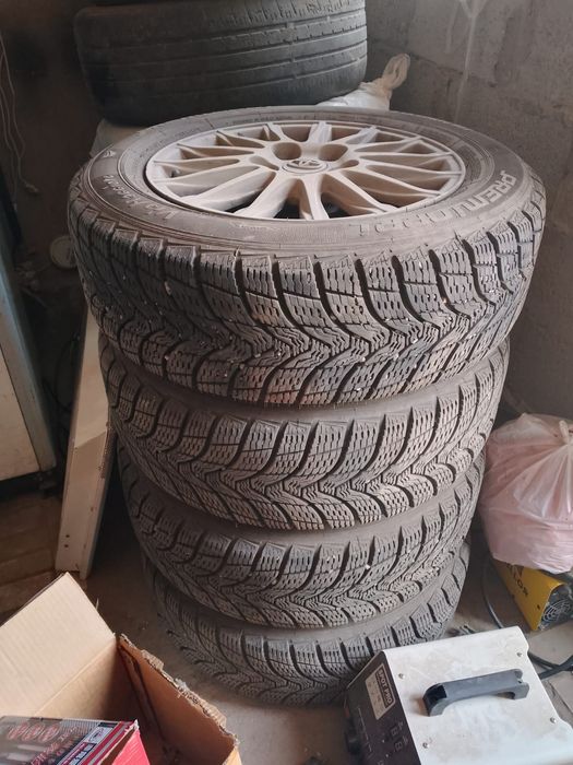Продам диски с шинами комплект