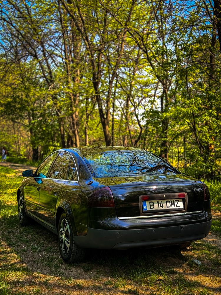 Vând un Audi A6 din anul 1998, modelul elegant și fiabil