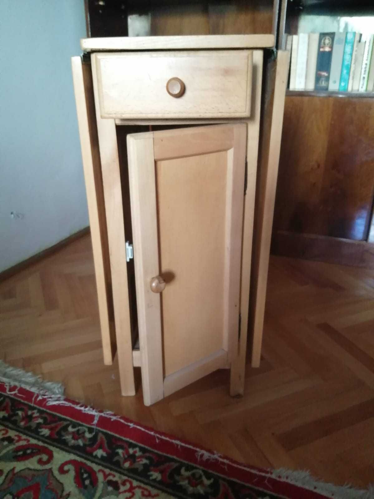 Masa extensibila cu sertar si spatiu pentru scaune