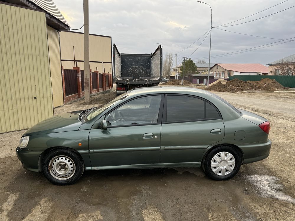 Kia Spectra на ходу состояние нормальное