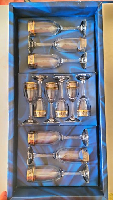 Продам набор фужеров и рюмок