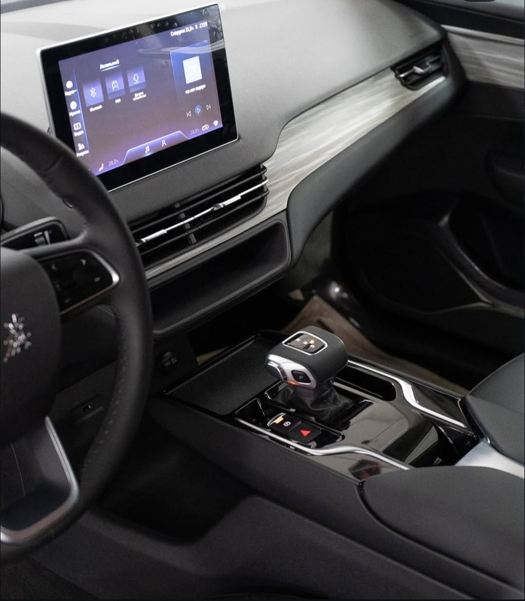 HONGQI E-QM5 500 KM oq rangi