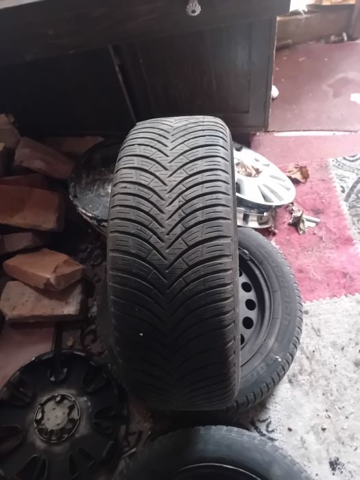 Vând anvelope 205 pe 55 er 16 vara iarna