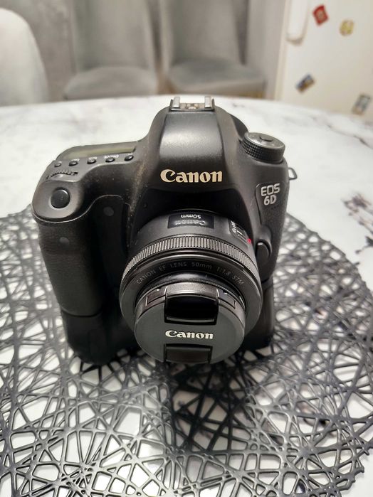 Canon 6D + 50mm f1.8 Full frame