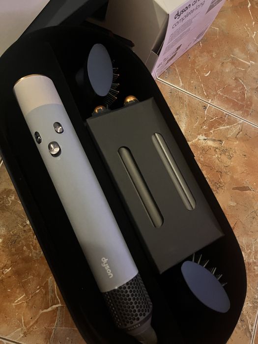 Dyson сешоар без следи от употреба