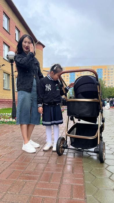 Девочки продам коляску. Счастливая коляска. Покупали за 70тысячи..  ..